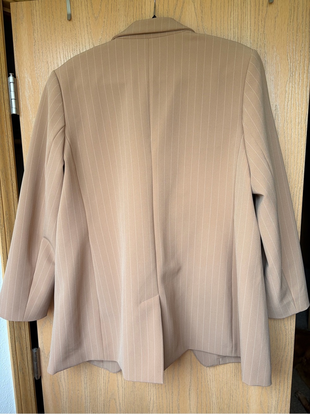 Express Editor Classic Beige Pinstripe Womens  Blazer - Picture 2 of 4